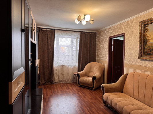 Продам трехкомнатную (3-комн.) квартиру, Фабричная ул, 4, Калининец рп