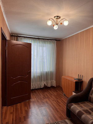 Продам трехкомнатную (3-комн.) квартиру, Фабричная ул, 4, Калининец рп