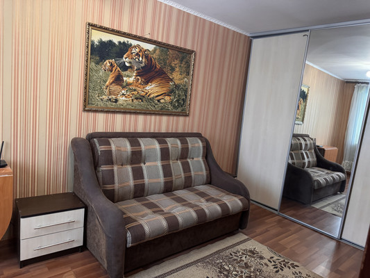 Продам трехкомнатную (3-комн.) квартиру, Фабричная ул, 4, Калининец рп