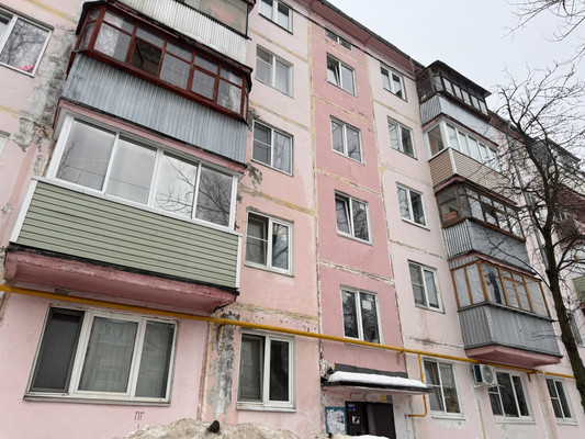 Продам трехкомнатную (3-комн.) квартиру, Фабричная ул, 4, Калининец рп