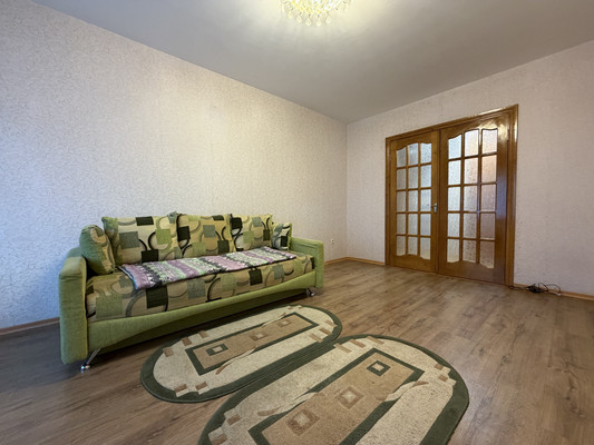 Продам трехкомнатную (3-комн.) квартиру, 60 лет Октября ул, 25, Симферополь г