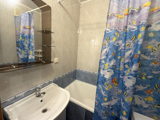 Продам трехкомнатную (3-комн.) квартиру, 60 лет Октября ул, 25, Симферополь г