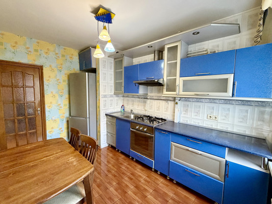 Продам трехкомнатную (3-комн.) квартиру, 60 лет Октября ул, 25, Симферополь г