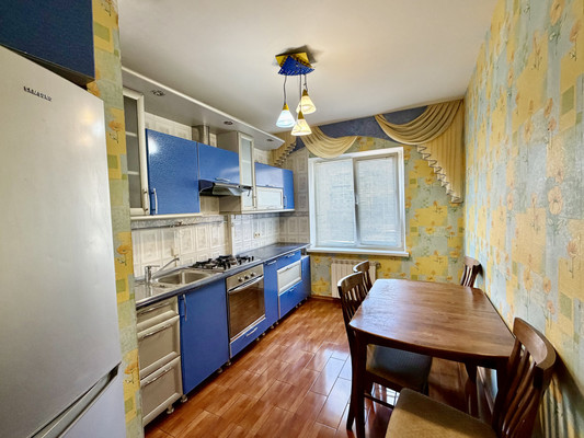 Продам трехкомнатную (3-комн.) квартиру, 60 лет Октября ул, 25, Симферополь г