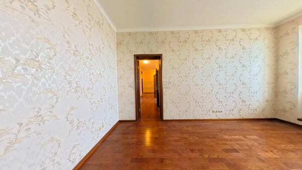 Продам двухкомнатную (2-комн.) квартиру, Ленинский пр-кт, 131, Москва г