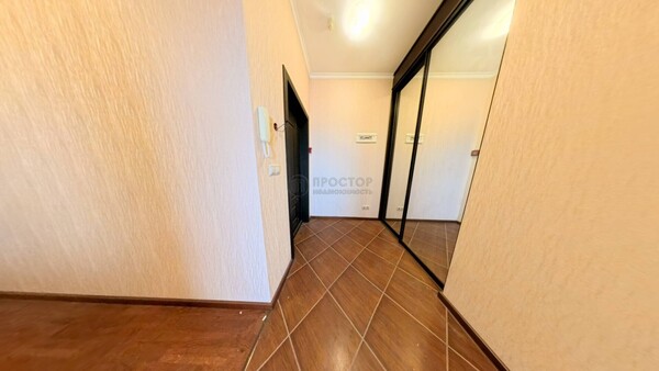 Продам двухкомнатную (2-комн.) квартиру, Ленинский пр-кт, 131, Москва г