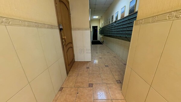 Продам двухкомнатную (2-комн.) квартиру, Ленинский пр-кт, 131, Москва г