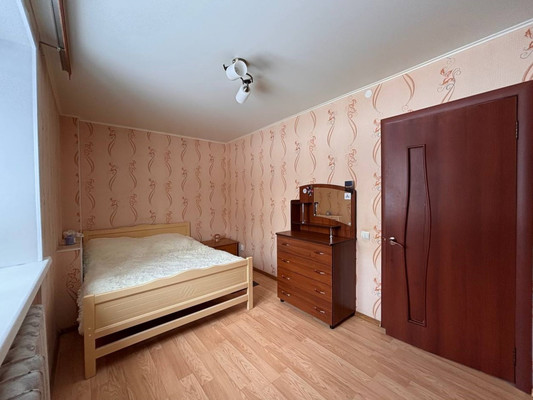 Продам двухкомнатную (2-комн.) квартиру, академика Королева ул, 10, Брянск г