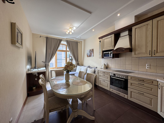 Продам двухкомнатную (2-комн.) квартиру, Нахимова ул, 15, Санкт-Петербург г