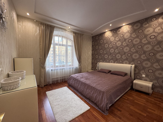 Продам двухкомнатную (2-комн.) квартиру, Нахимова ул, 15, Санкт-Петербург г