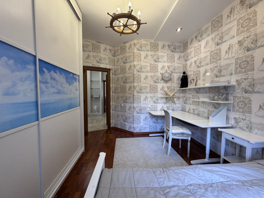 Продам двухкомнатную (2-комн.) квартиру, Нахимова ул, 15, Санкт-Петербург г