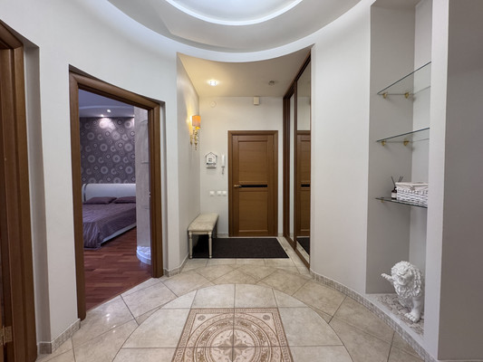 Продам двухкомнатную (2-комн.) квартиру, Нахимова ул, 15, Санкт-Петербург г