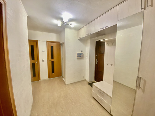 Продам двухкомнатную (2-комн.) квартиру, Заречная ул, 7, Ханты-Мансийск г