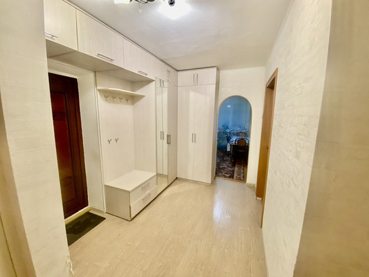 Продам двухкомнатную (2-комн.) квартиру, Заречная ул, 7, Ханты-Мансийск г