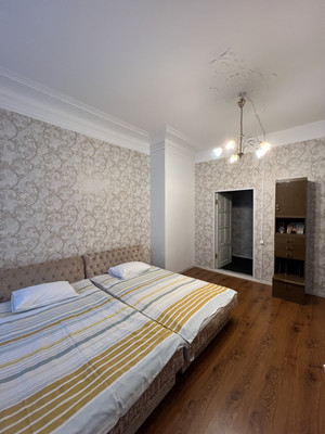 Продам трехкомнатную (3-комн.) квартиру, Невский пр-кт, 45/2, Санкт-Петербург г