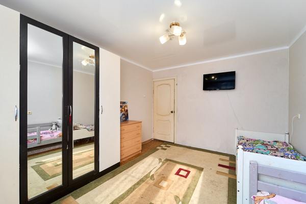 Продам двухкомнатную (2-комн.) квартиру, Симферопольская ул, 58, Краснодар г