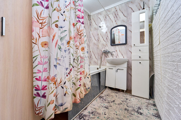 Продам двухкомнатную (2-комн.) квартиру, Симферопольская ул, 58, Краснодар г