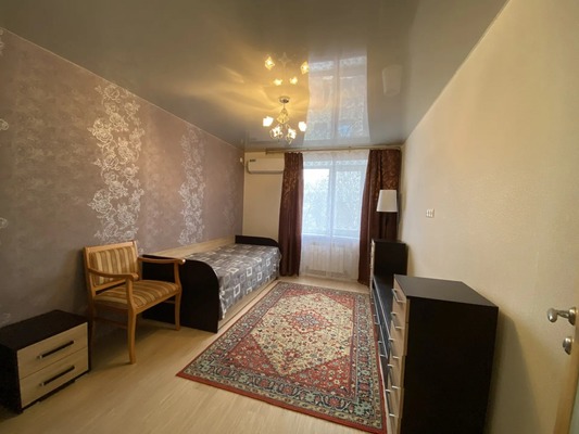 Продам трехкомнатную (3-комн.) квартиру, Советской Армии ул, 32, Армавир г