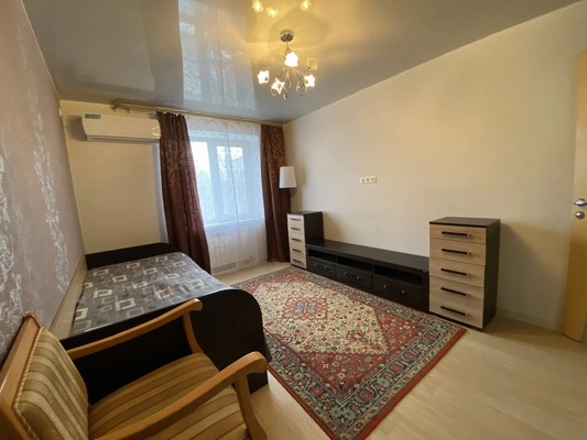 Продам трехкомнатную (3-комн.) квартиру, Советской Армии ул, 32, Армавир г