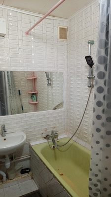 Продам трехкомнатную (3-комн.) квартиру, Аральская ул, 71, Симферополь г