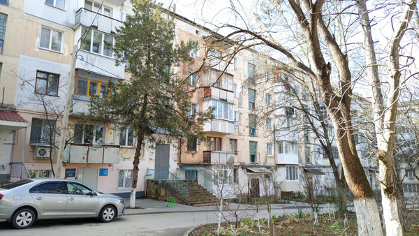 Продам трехкомнатную (3-комн.) квартиру, Аральская ул, 71, Симферополь г