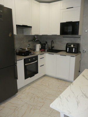 Продам трехкомнатную (3-комн.) квартиру, Портовая ул, 370, Ростов-на-Дону г