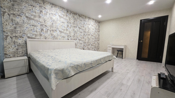 Продам трехкомнатную (3-комн.) квартиру, Базовый пер, 54, Екатеринбург г