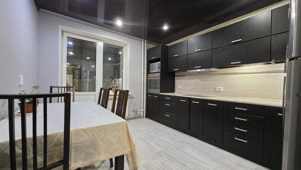 Продам трехкомнатную (3-комн.) квартиру, Базовый пер, 54, Екатеринбург г