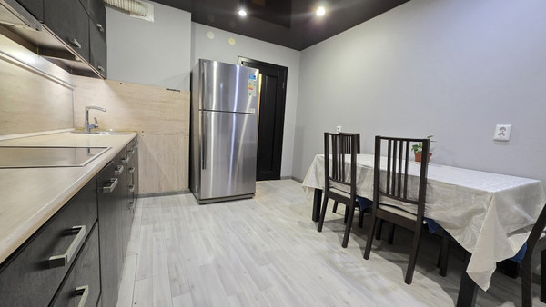 Продам трехкомнатную (3-комн.) квартиру, Базовый пер, 54, Екатеринбург г