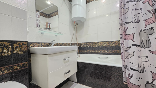 Продам трехкомнатную (3-комн.) квартиру, Базовый пер, 54, Екатеринбург г