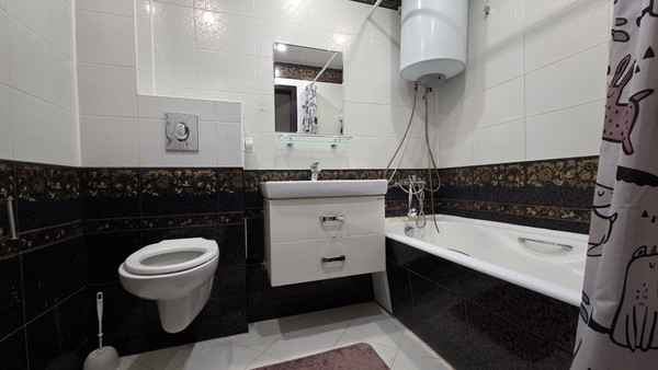 Продам трехкомнатную (3-комн.) квартиру, Базовый пер, 54, Екатеринбург г