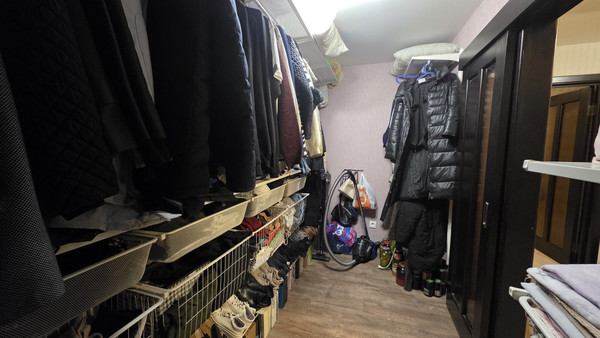 Продам трехкомнатную (3-комн.) квартиру, Базовый пер, 54, Екатеринбург г