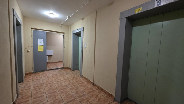 Продам трехкомнатную (3-комн.) квартиру, Базовый пер, 54, Екатеринбург г