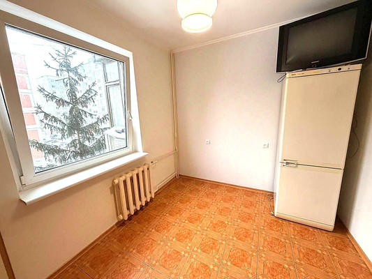 Продам двухкомнатную (2-комн.) квартиру, Ясная ул, 3, Калининград г