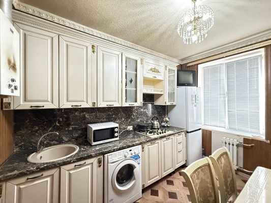 Продам двухкомнатную (2-комн.) квартиру, Мальбахова ул, 119, Нальчик г