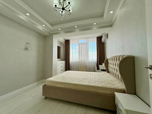 Продам трехкомнатную (3-комн.) квартиру, Маршала Жукова пр-кт, 25, Ростов-на-Дону г