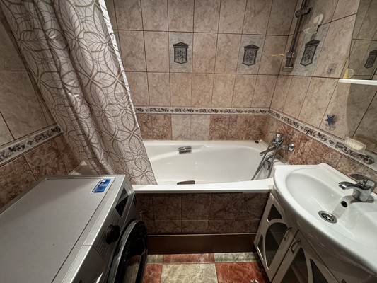 Продам трехкомнатную (3-комн.) квартиру, Звездная ул, 8, Балашиха г