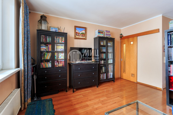 Продам однокомнатную (1-комн.) квартиру, Старобитцевская ул, 11, Москва г