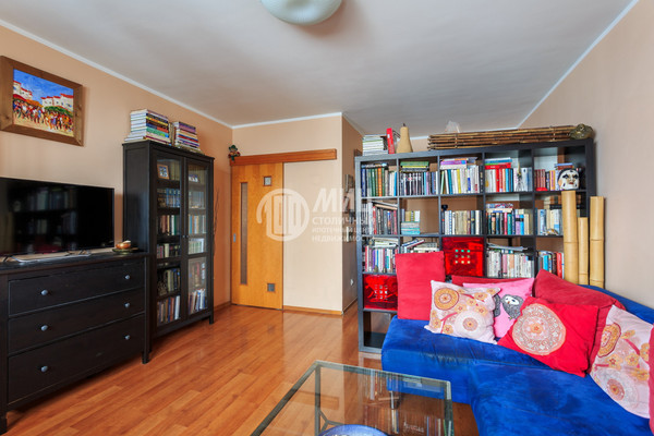 Продам однокомнатную (1-комн.) квартиру, Старобитцевская ул, 11, Москва г