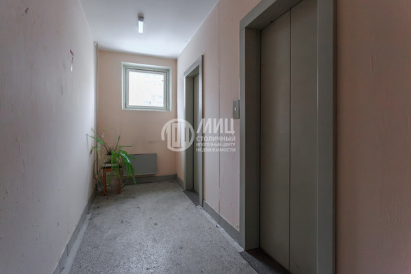 Продам однокомнатную (1-комн.) квартиру, Старобитцевская ул, 11, Москва г