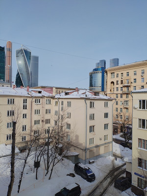 Продам трехкомнатную (3-комн.) квартиру, Студенческая ул, 28к2, Москва г