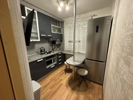 Продам трехкомнатную (3-комн.) квартиру, Шипиловская ул, 10, Москва г