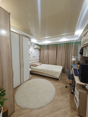 Продам трехкомнатную (3-комн.) квартиру, Чекистов пр-кт, 8, Краснодар г