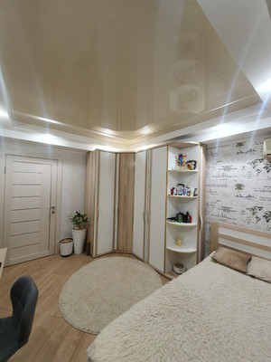 Продам трехкомнатную (3-комн.) квартиру, Чекистов пр-кт, 8, Краснодар г