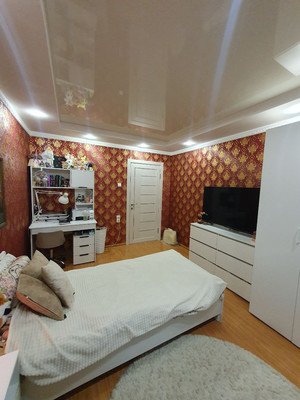 Продам трехкомнатную (3-комн.) квартиру, Чекистов пр-кт, 8, Краснодар г