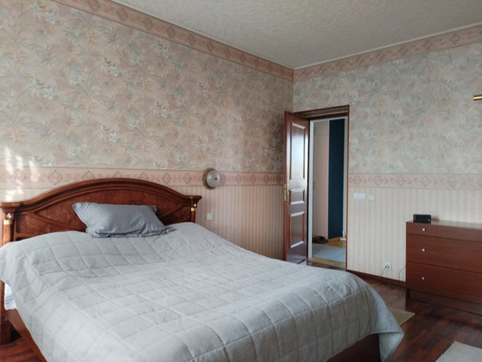 Продам трехкомнатную (3-комн.) квартиру, Студенческая ул, 28к2, Москва г