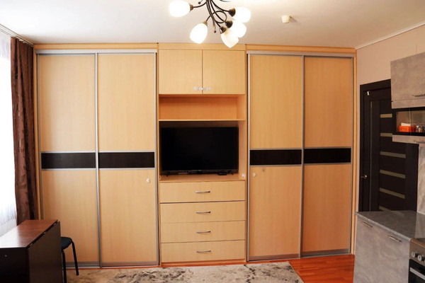 Продам двухкомнатную (2-комн.) квартиру, Соколовская ул, 80А, Красноярск г