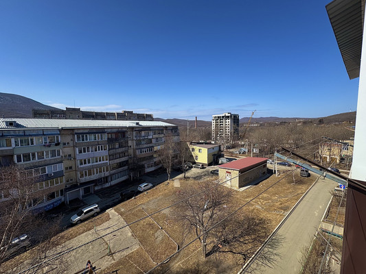 Продам трехкомнатную (3-комн.) квартиру, Постникова ул, 8, Фокино г