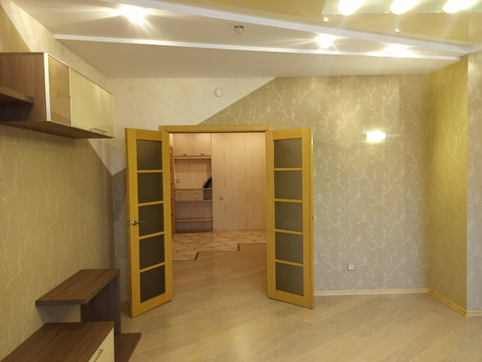 Продам трехкомнатную (3-комн.) квартиру, Ленина пр-кт, 47, Кириши г