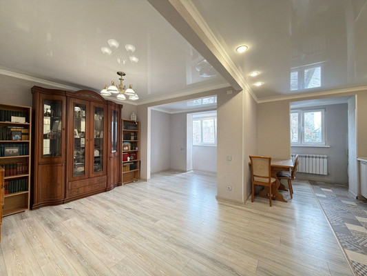 Продам трехкомнатную (3-комн.) квартиру, Кирова ул, 2ка, Нальчик г